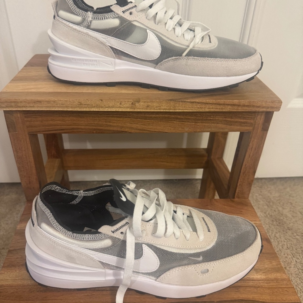 Nike Men Wallfles Size 8.5 Sneakers